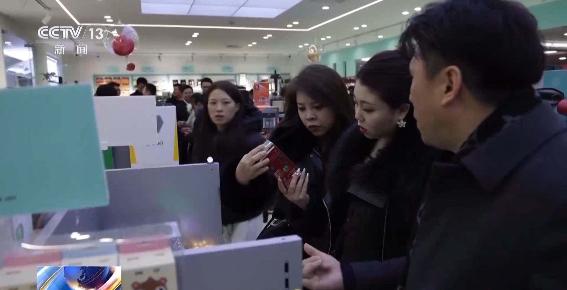“船” 义乌中国小商品城“品牌出海”记冰球突破网站新春走基层丨给商户造一艘(图11)