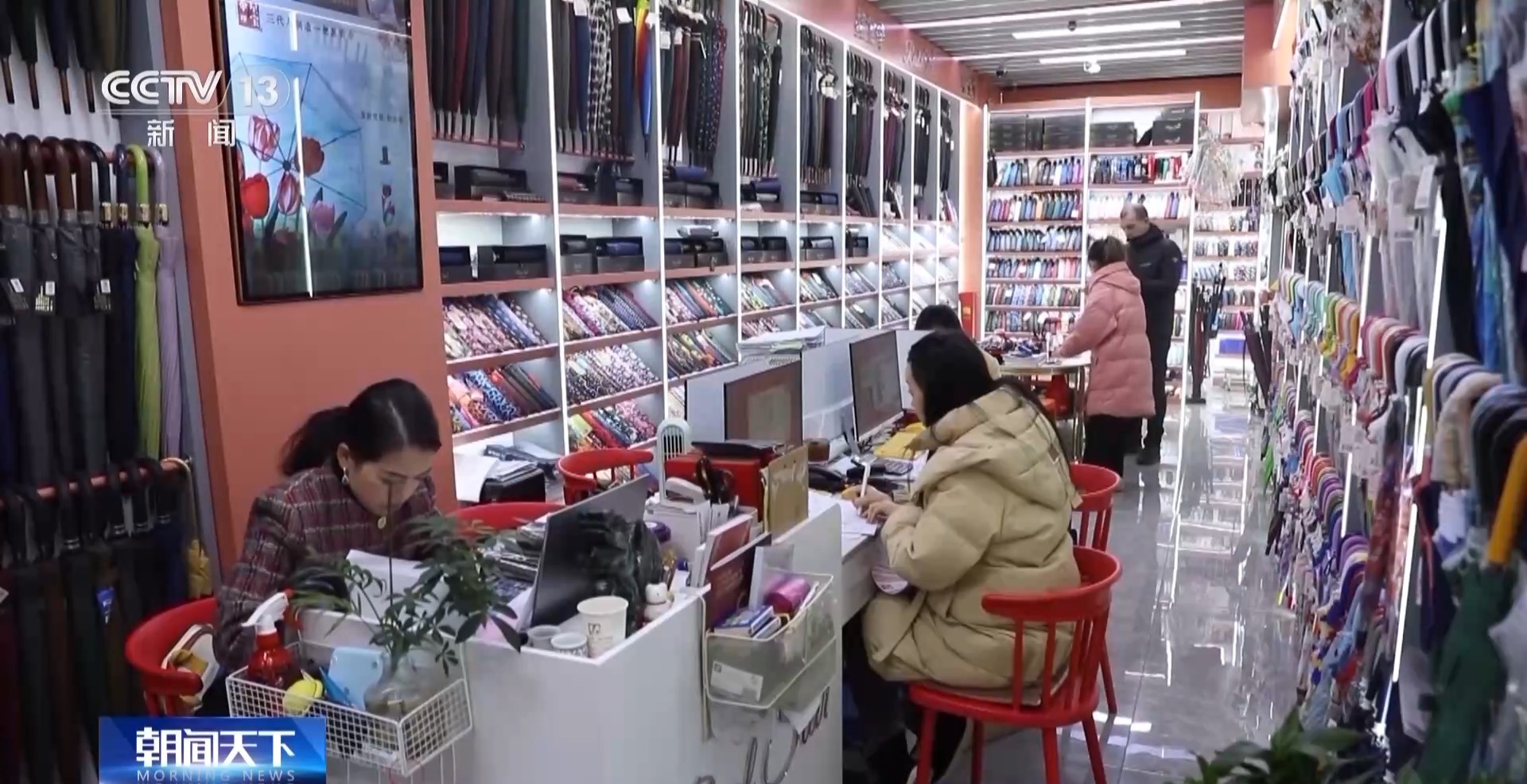 “船” 义乌中国小商品城“品牌出海”记冰球突破网站新春走基层丨给商户造一艘(图10)